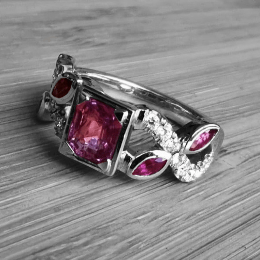 La dernière étape de la création sur-mesure consiste à peaufiner les détails de votre bijou.